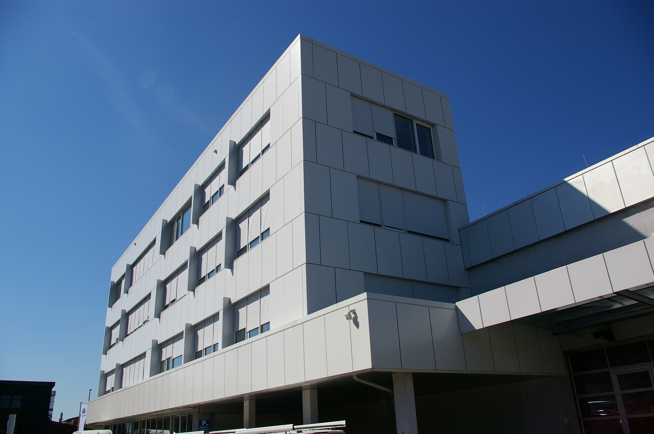 <i>Porsche Slovenija</i><span>Poslovni prostori</span>